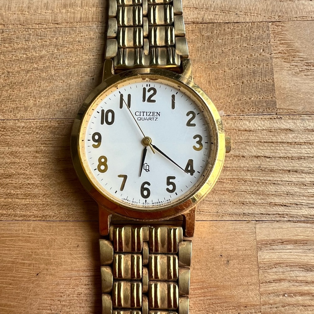 Vintage Citizen Quartz round gold tone dress watch NEW BATTERY